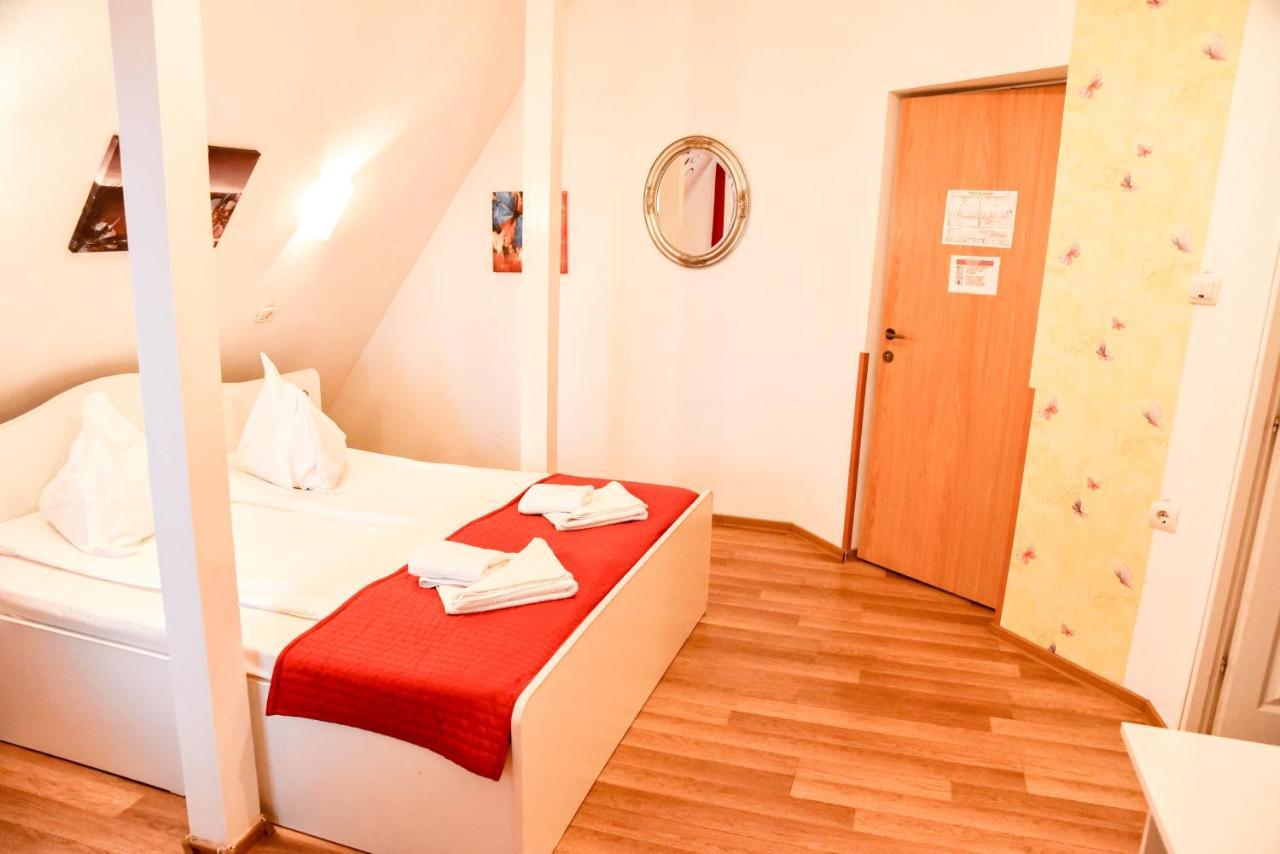 Pensiunea Vila Silva I Haţeg Buitenkant foto